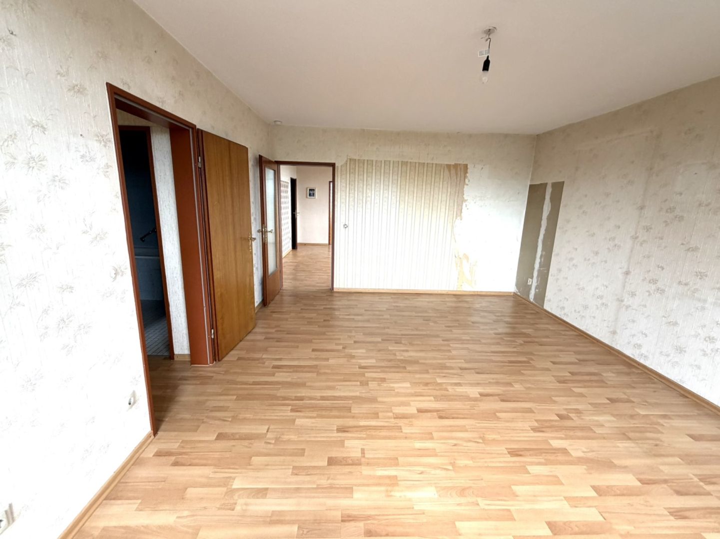 Ansicht 17 von: Großzügige 4-Zimmer-Eigentumswohnung mit Balkon und Stellplatz – auch als zwei Wohneinheiten nutzbar